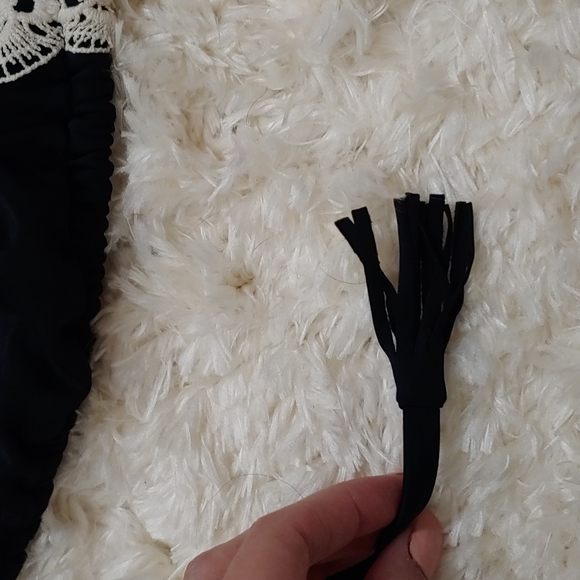 ⭐️Op black with cream lace triangle swim top - Picture 4 of 10